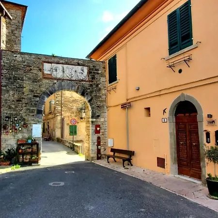 Casina Toscana, Cozy In The Heart Of With Free Wi-fi Campiglia Marittima