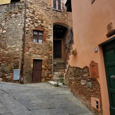 Casina Toscana, Cozy In The Heart Of With Free Wi-fi Apartment Campiglia Marittima