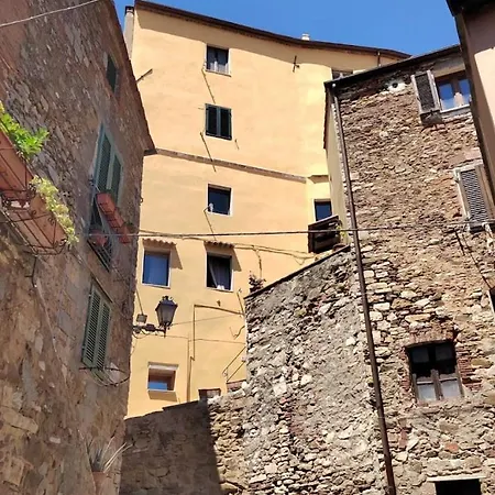 Apartment Casina Toscana, Cozy In The Heart Of With Free Wi-fi Campiglia Marittima