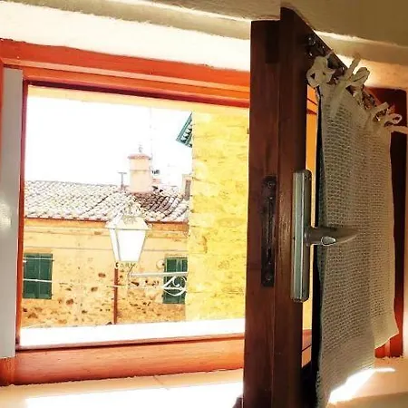 Casina Toscana, Cozy In The Heart Of With Free Wi-fi Apartmán